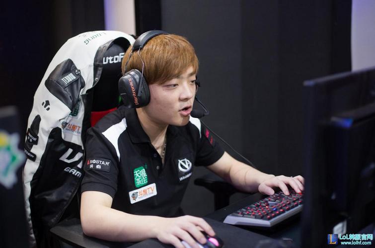 来自 Weibo Gaming 的祝福视频；团队成员：新年带来新事物，愿你所有的愿望都能成真！