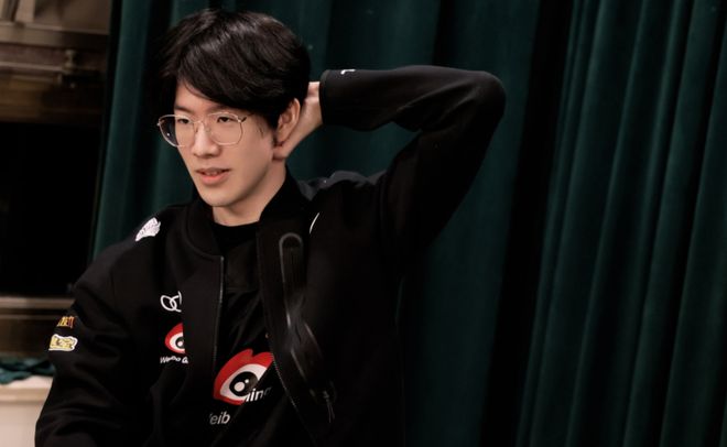 【战报】2025LPL春季赛季后赛FPX 3-2 EDG，FPX逆转取胜抢先晋级决赛